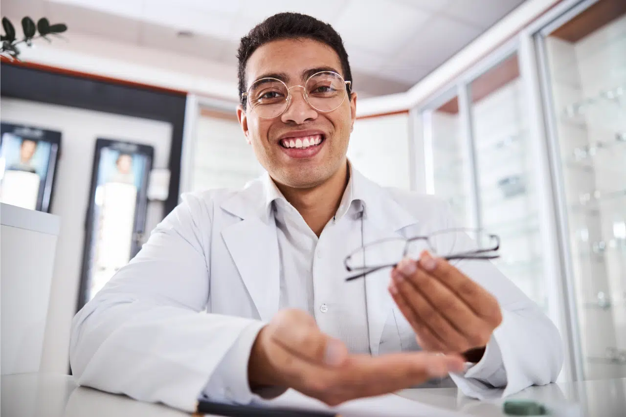 Quelles sont les qualités d’un bon opticien 